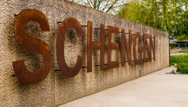 Schengen napis mur