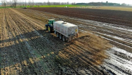Pole traktor