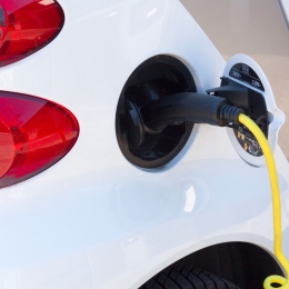 Ładowanie samochodu elektrycznego