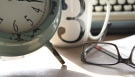  czas pracy zegarek praca klawiatura okulary kubek